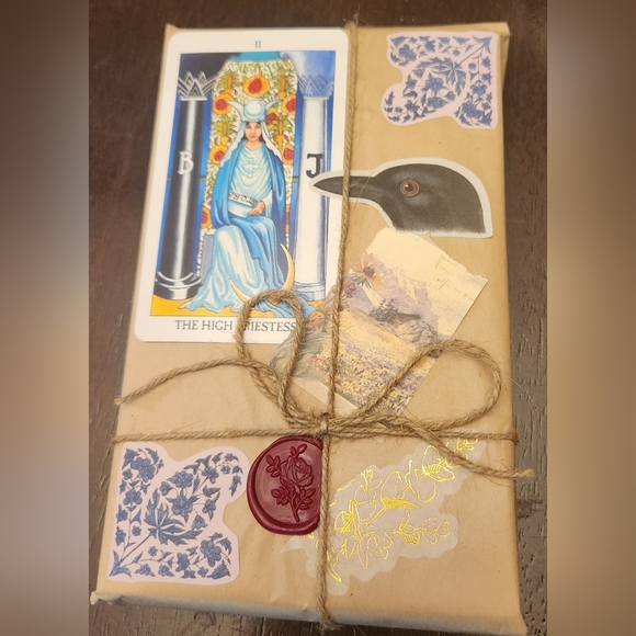 Mystery Book - Picture 2 of 3